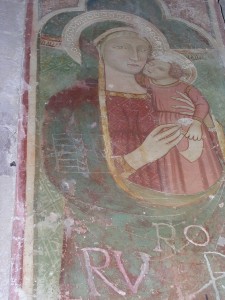 sull'intonaco è graffita la sigla: RU RO B, Ruggiero il Bello