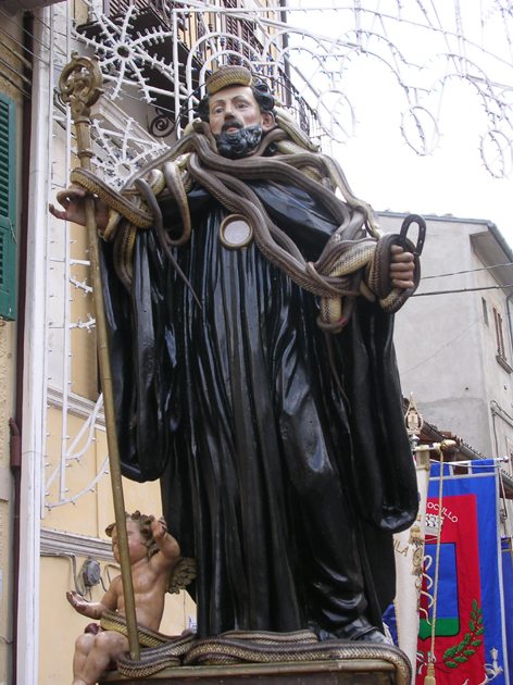 San Domenico in processione a Cocullo