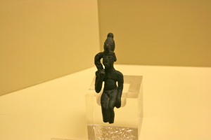 bronzetto ritrovato nella necripoli della Vittorina e conservato nel museo civico di Gubbio