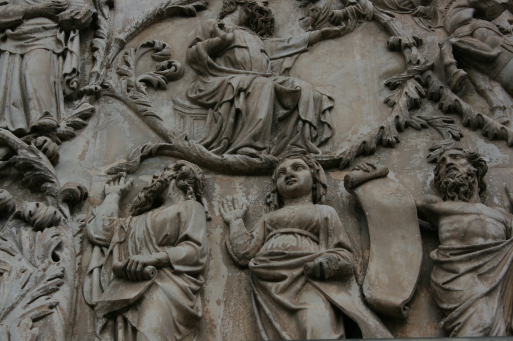 Virgilio e la Sibilla di Cuma tra i rilievi della bottega del Maitani