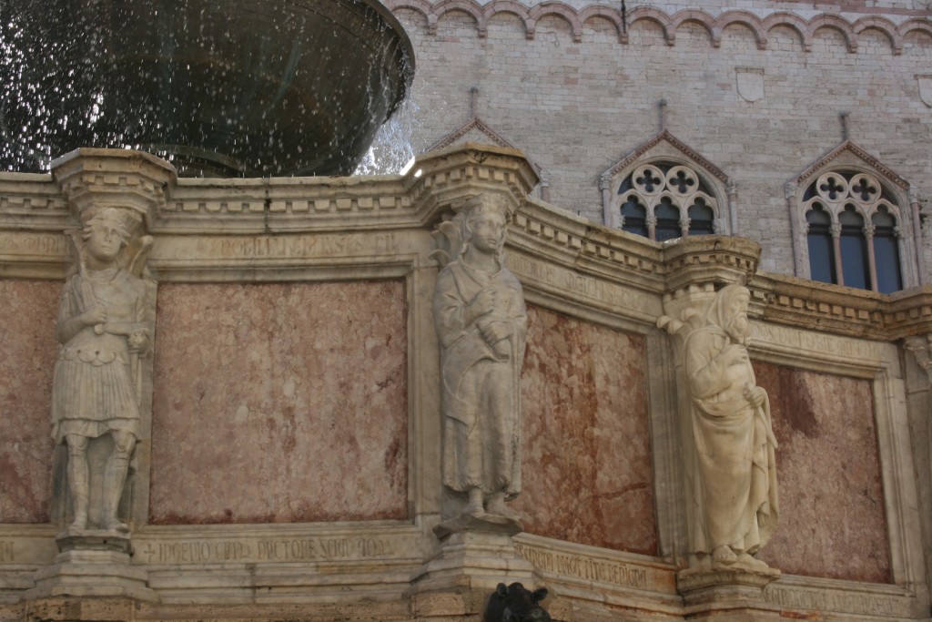 euliste sulla fontana maggiore