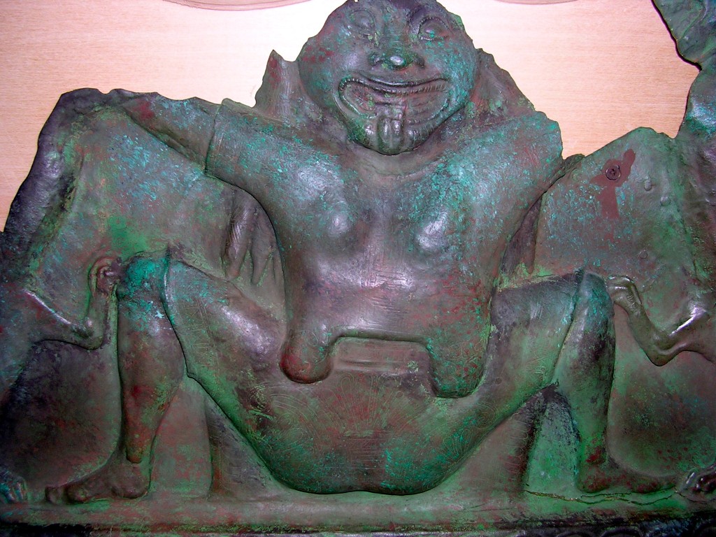 particolare del rivestimento bronzeo del carro etrusco di San Mariano. Antiquarium di Corciano.