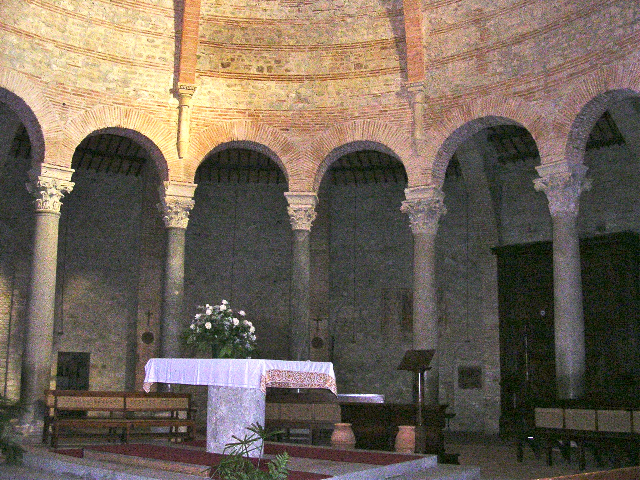 A piedi verso il tempio dell’Angelo