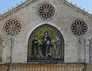 Facciata romanica del duomo di Spoleto