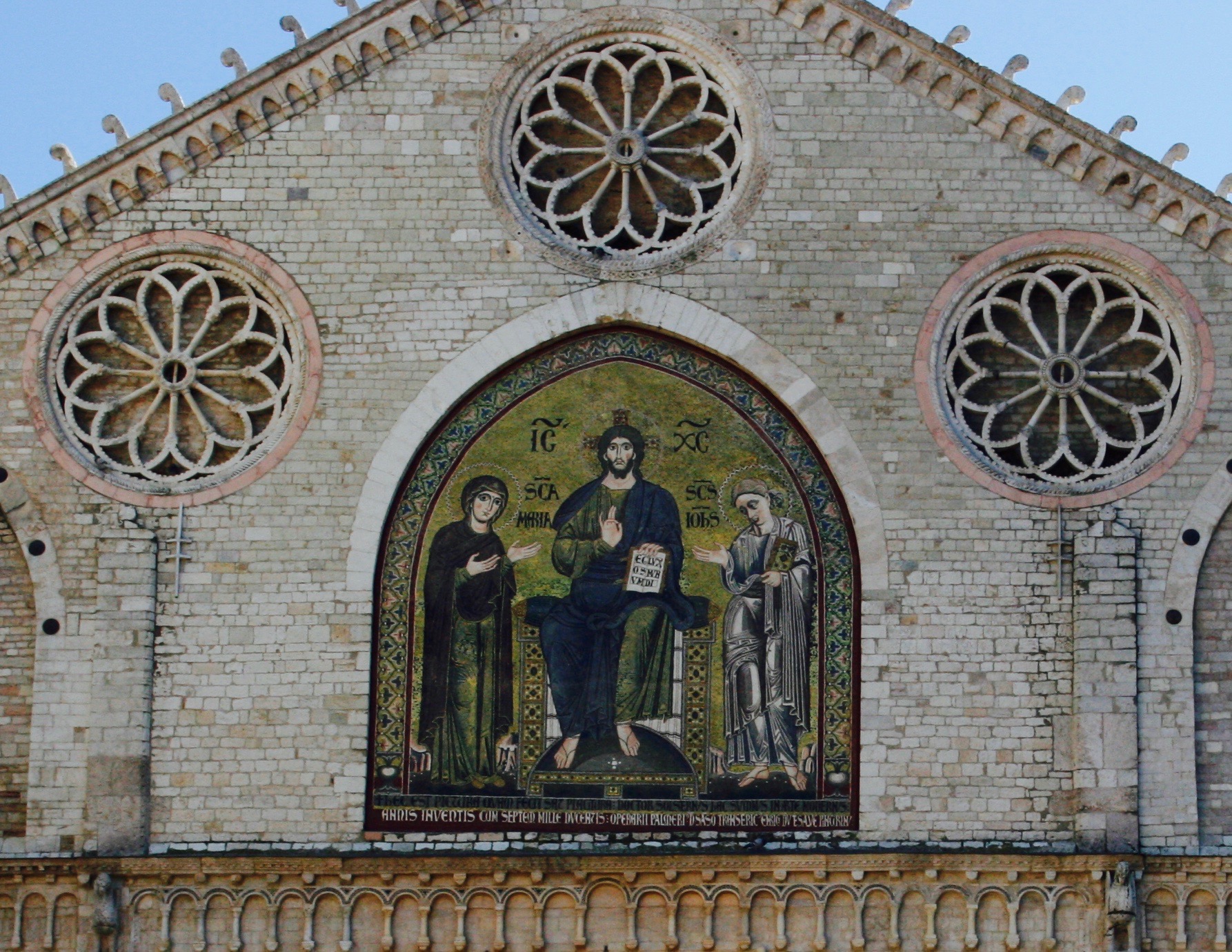 Il mudra della terra e il Cristo pantocrator