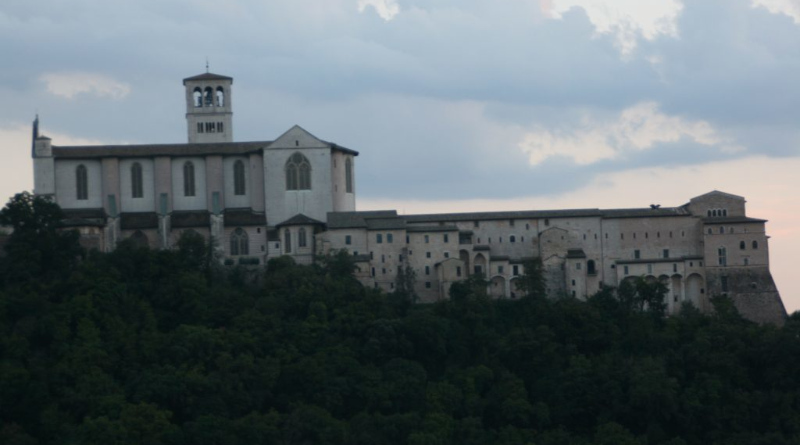 Una scultura di Federico II ad Assisi?