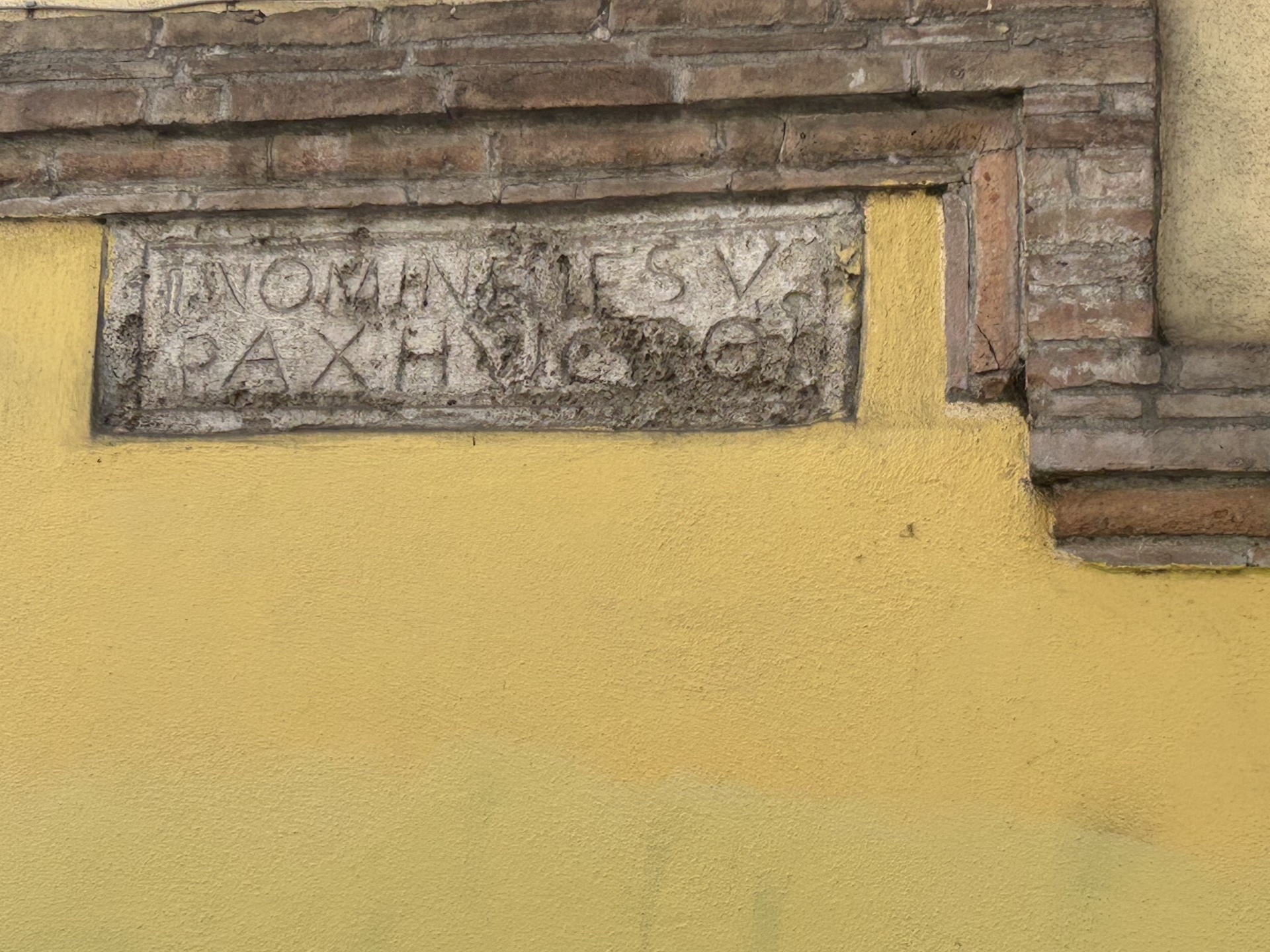 Da Gesù a Francesco: “Pace a questa casa”